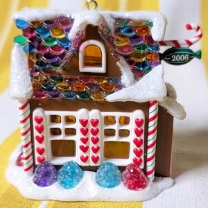 Light Up 2006 Hallmark Christmas Holiday Gingerbread House Ornament Sweet Shop